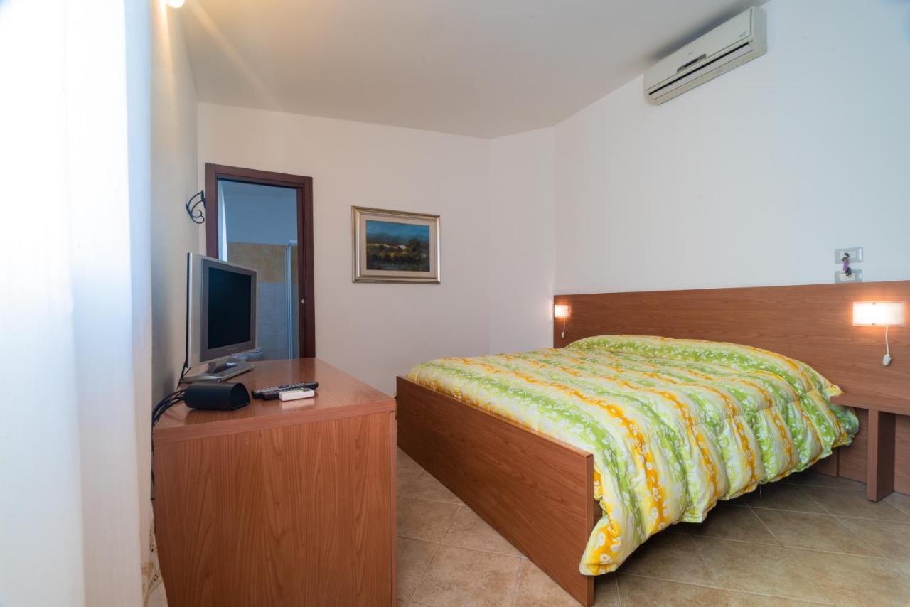 Bonsai B&B Alghero Santa Maria la Palma Bagian luar foto