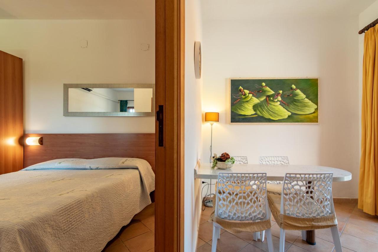 Bonsai B&B Alghero Santa Maria la Palma Bagian luar foto