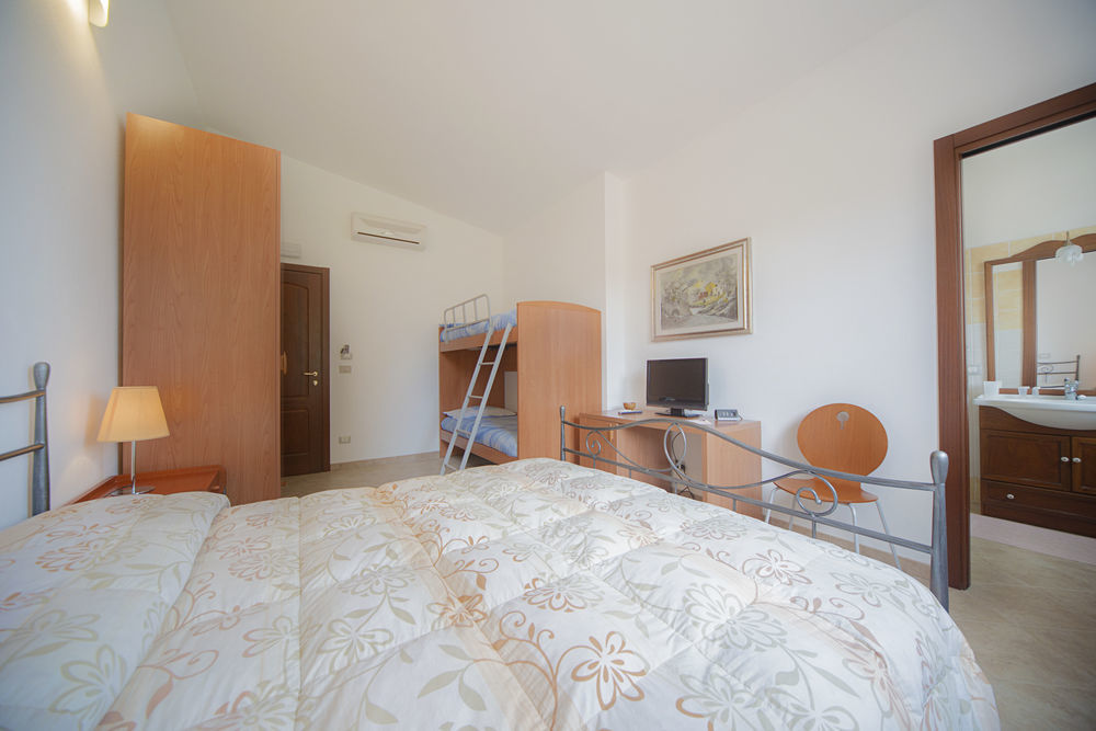 Bonsai B&B Alghero Santa Maria la Palma Bagian luar foto