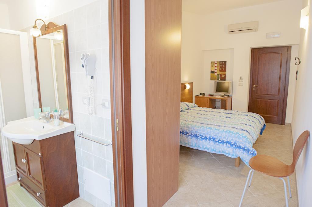 Bonsai B&B Alghero Santa Maria la Palma Bagian luar foto